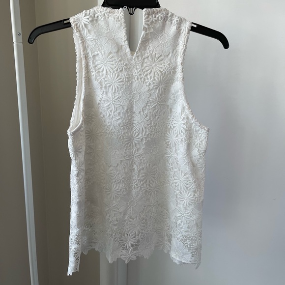 ❌SOLD❌maje: Lidony all over floral lace blouse sleeveless. T1 in offwhite. - Picture 3 of 5